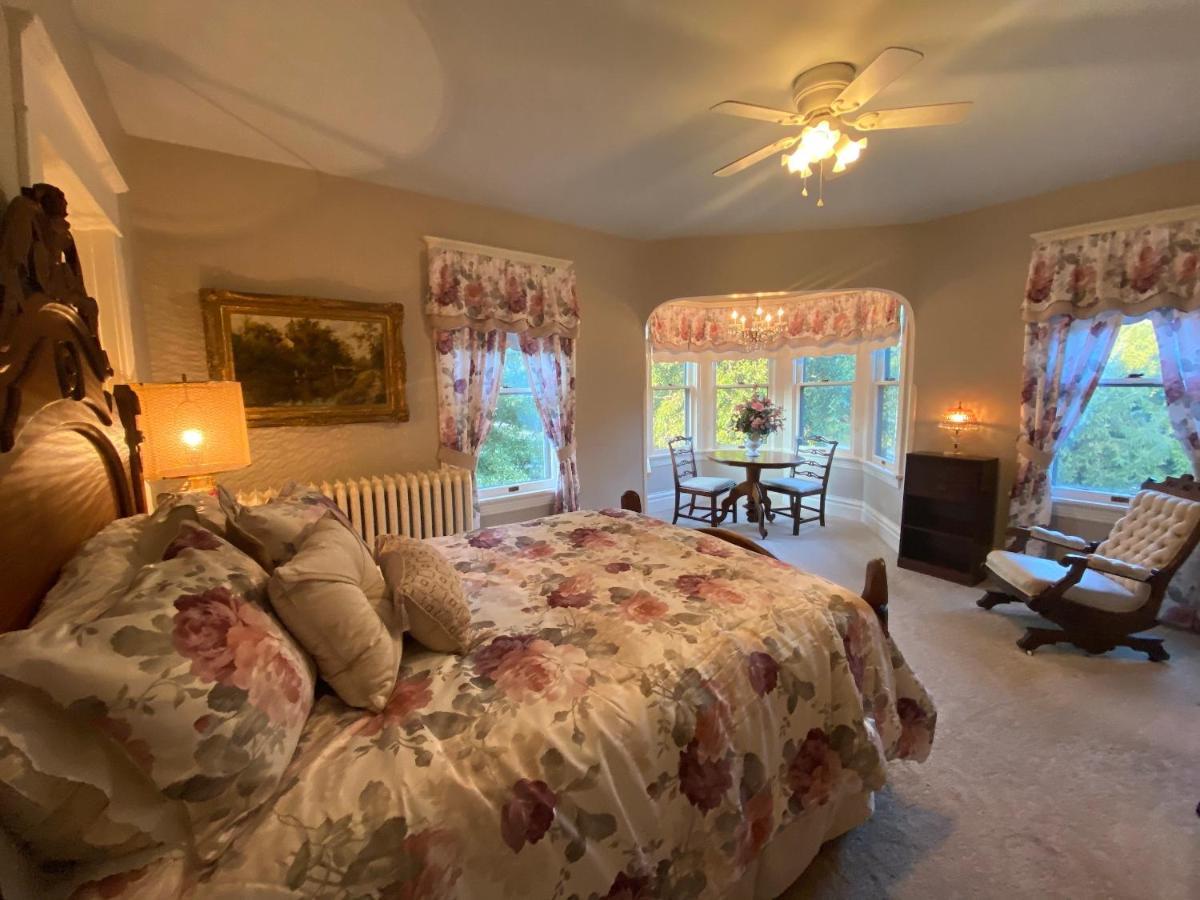 Breese Inn Extérieur photo